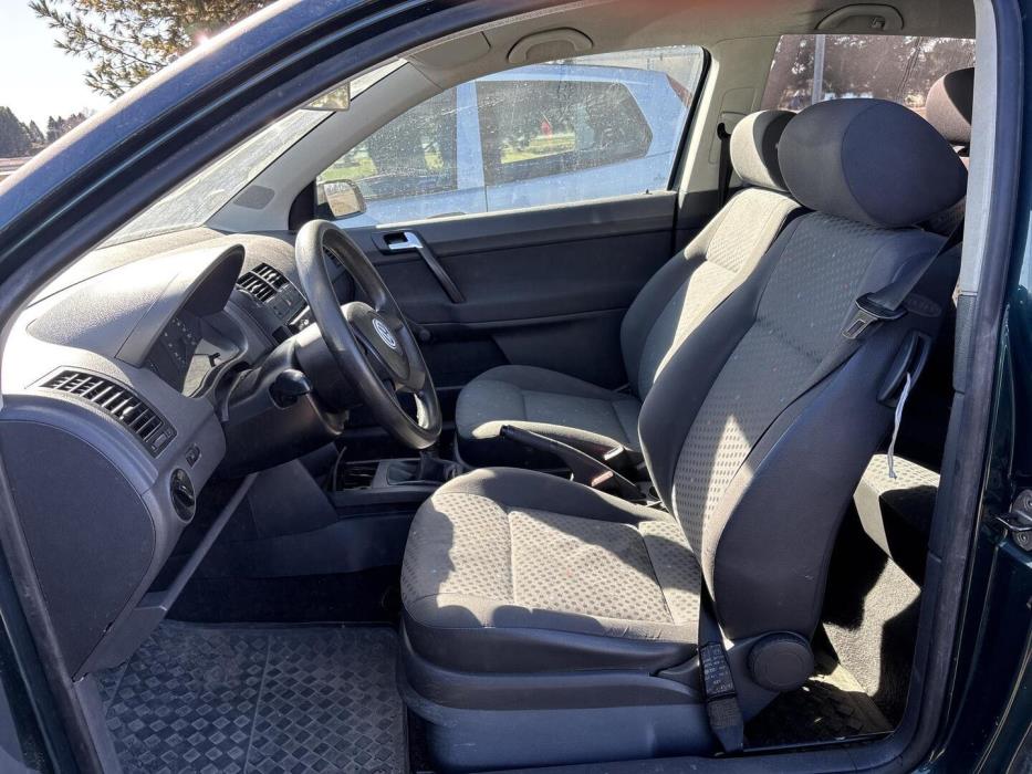 VOLKSWAGEN Polo 2002