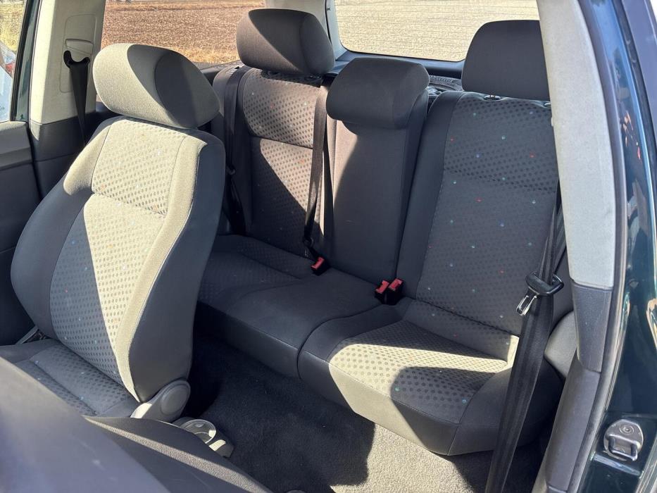 VOLKSWAGEN Polo 2002