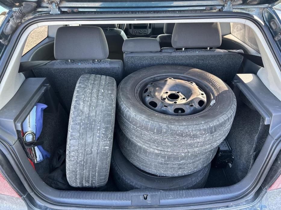 VOLKSWAGEN Polo 2002