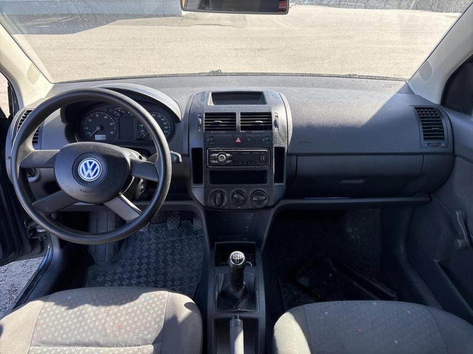 VOLKSWAGEN Polo 2002