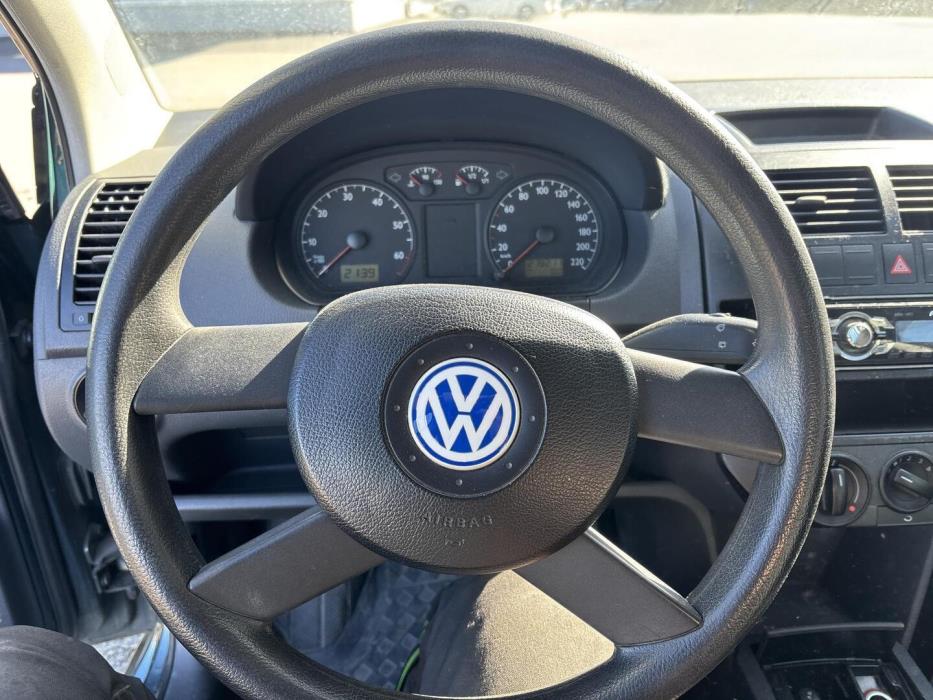 VOLKSWAGEN Polo 2002