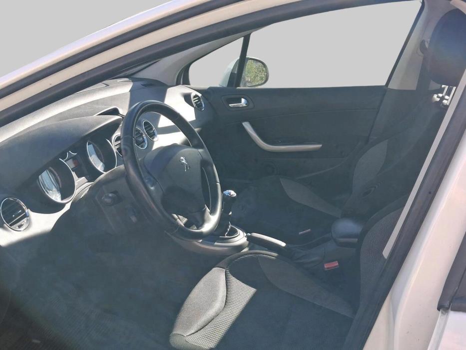 PEUGEOT 308 2011