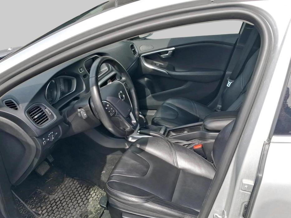 VOLVO V40 2017