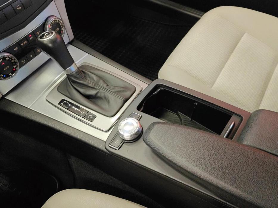 MERCEDES-BENZ C 2009