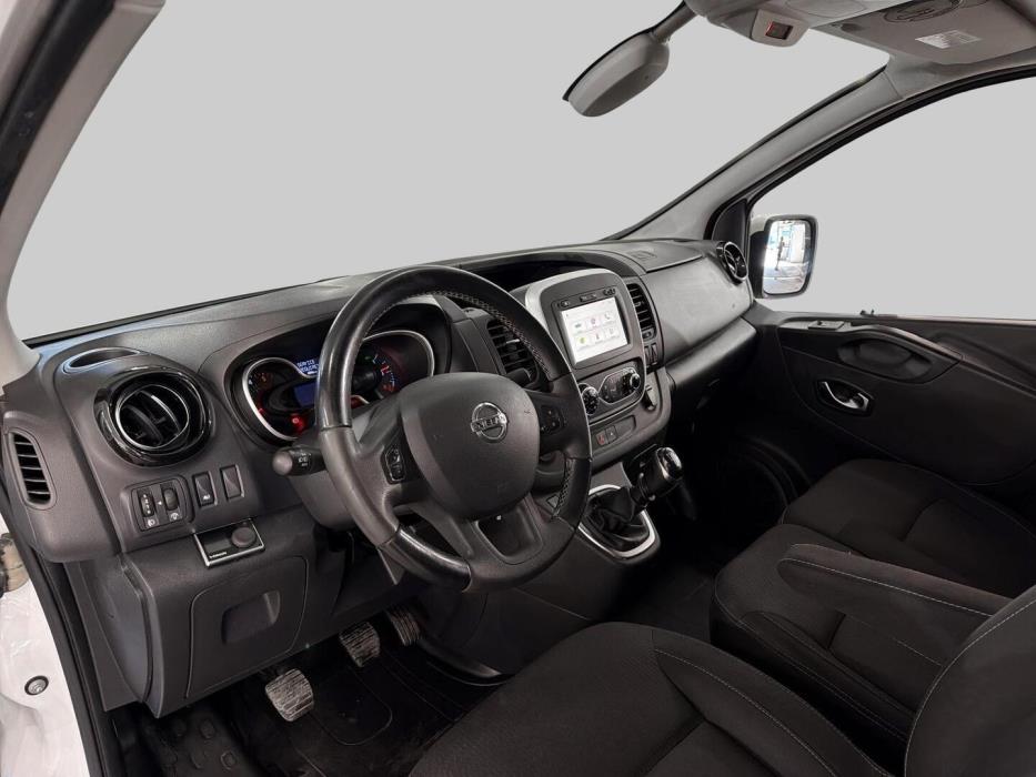 NISSAN NV300 2021