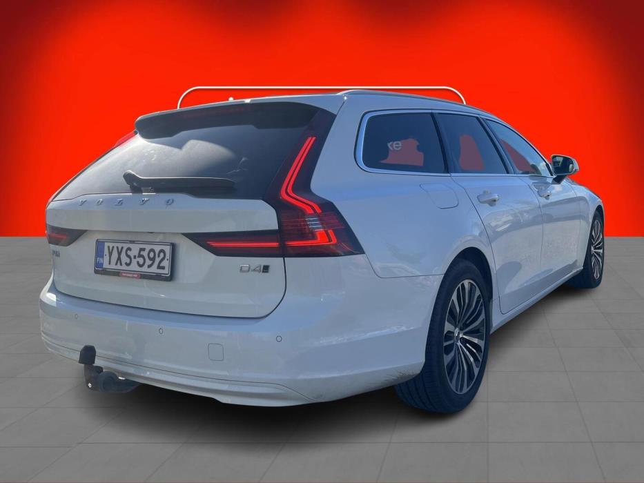 VOLVO V90 2021