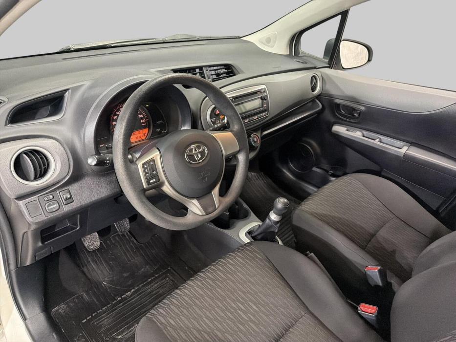 TOYOTA Yaris 2012