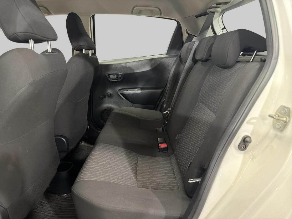 TOYOTA Yaris 2012