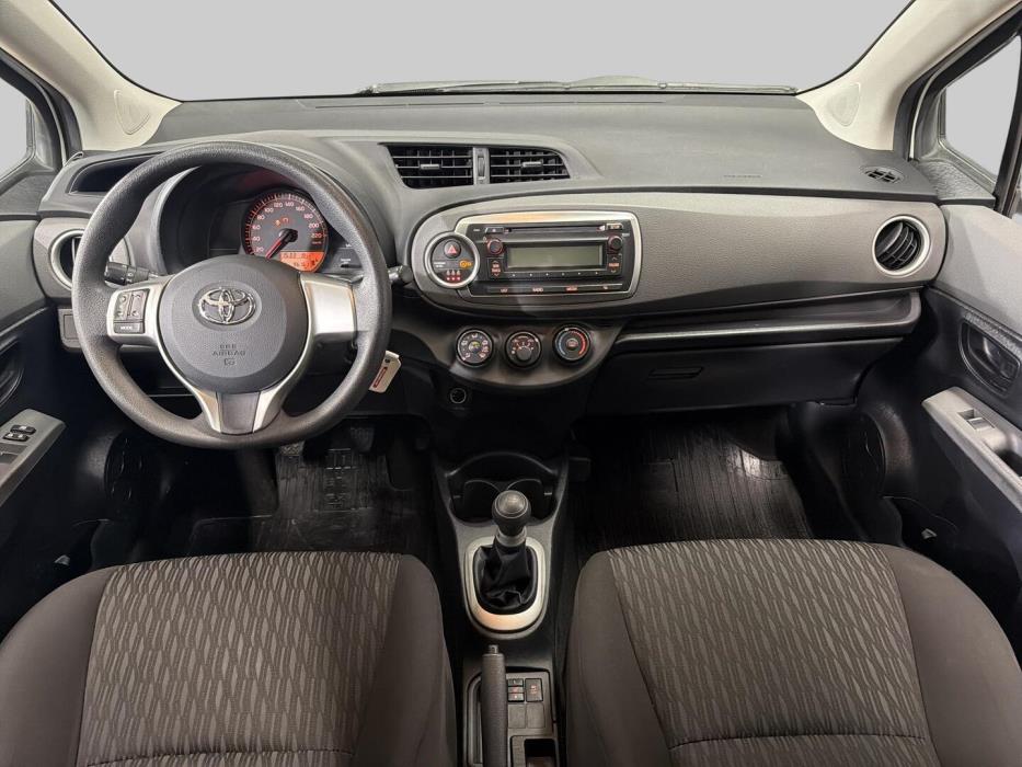 TOYOTA Yaris 2012