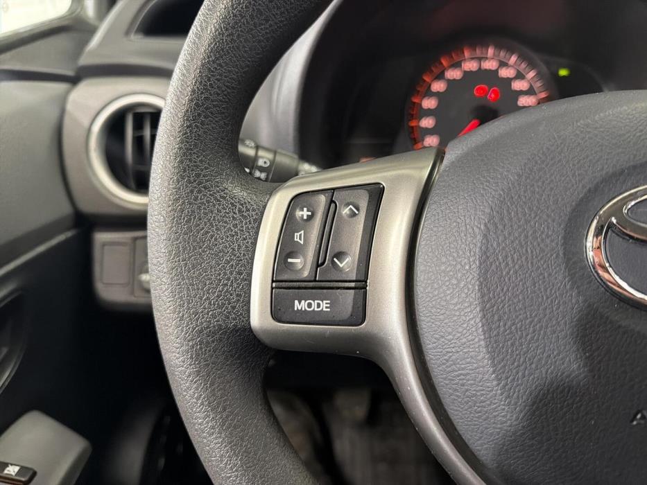 TOYOTA Yaris 2012