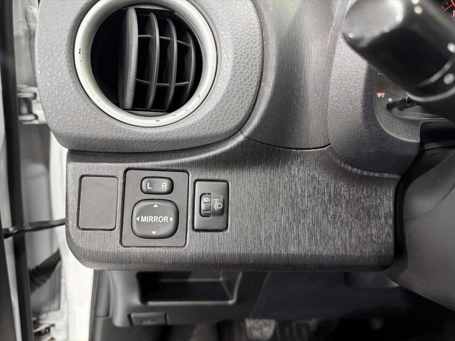 TOYOTA Yaris 2012