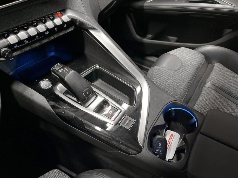 PEUGEOT 5008 2019