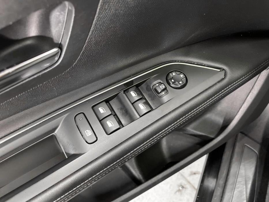 PEUGEOT 5008 2019