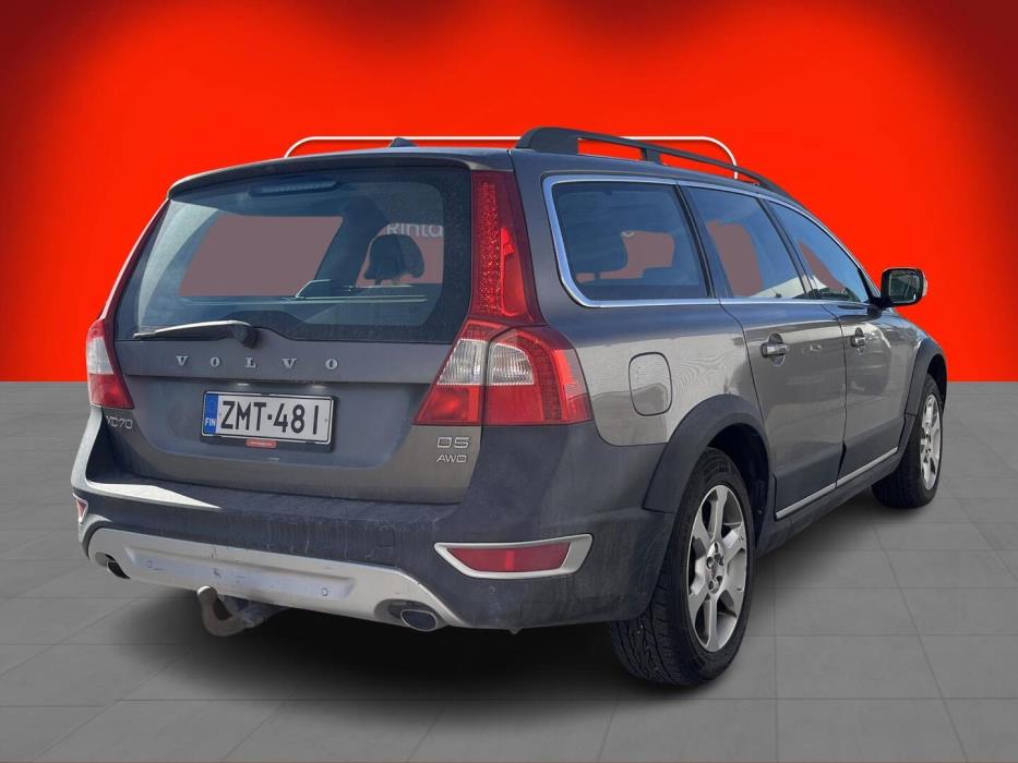 VOLVO XC70 2011