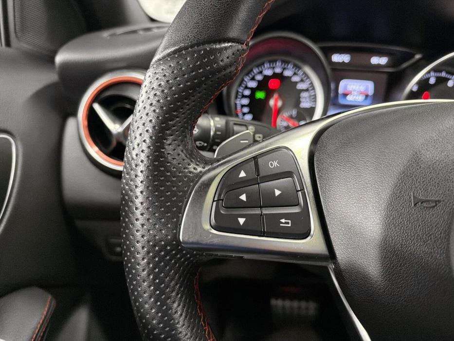 MERCEDES-BENZ GLA 2020