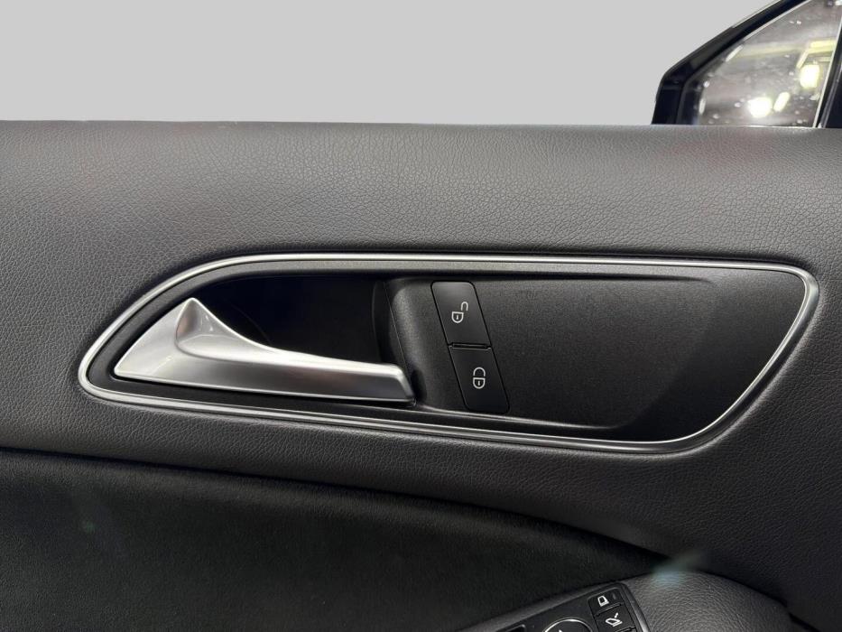 MERCEDES-BENZ GLA 2020