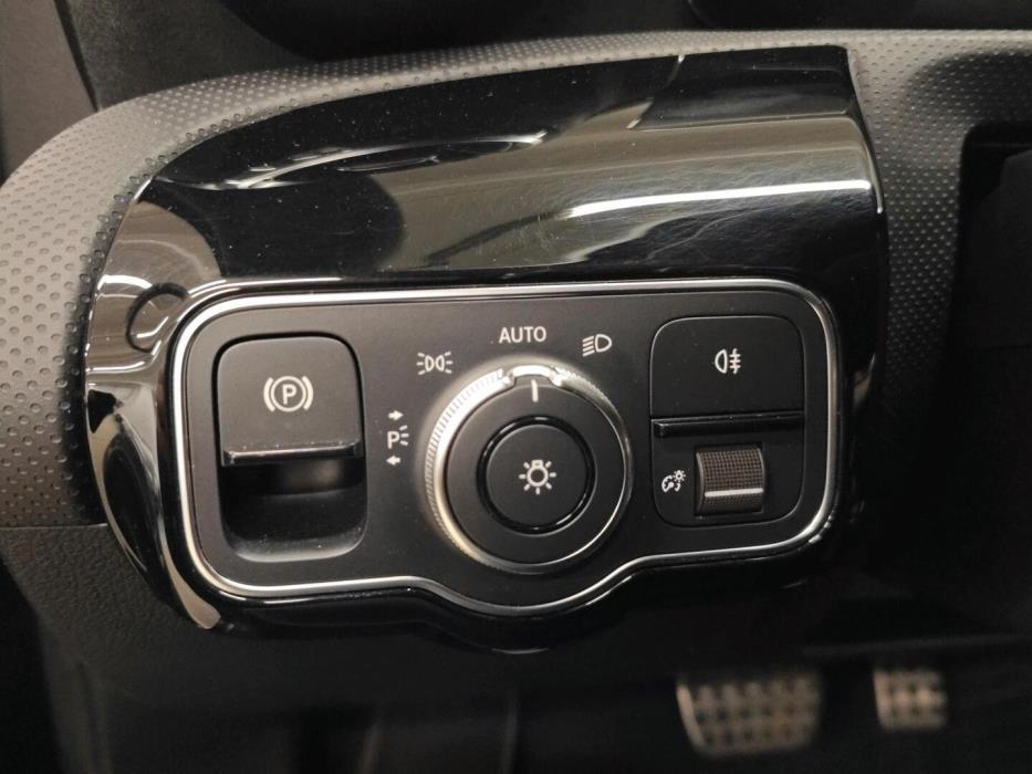 MERCEDES-BENZ A 2019