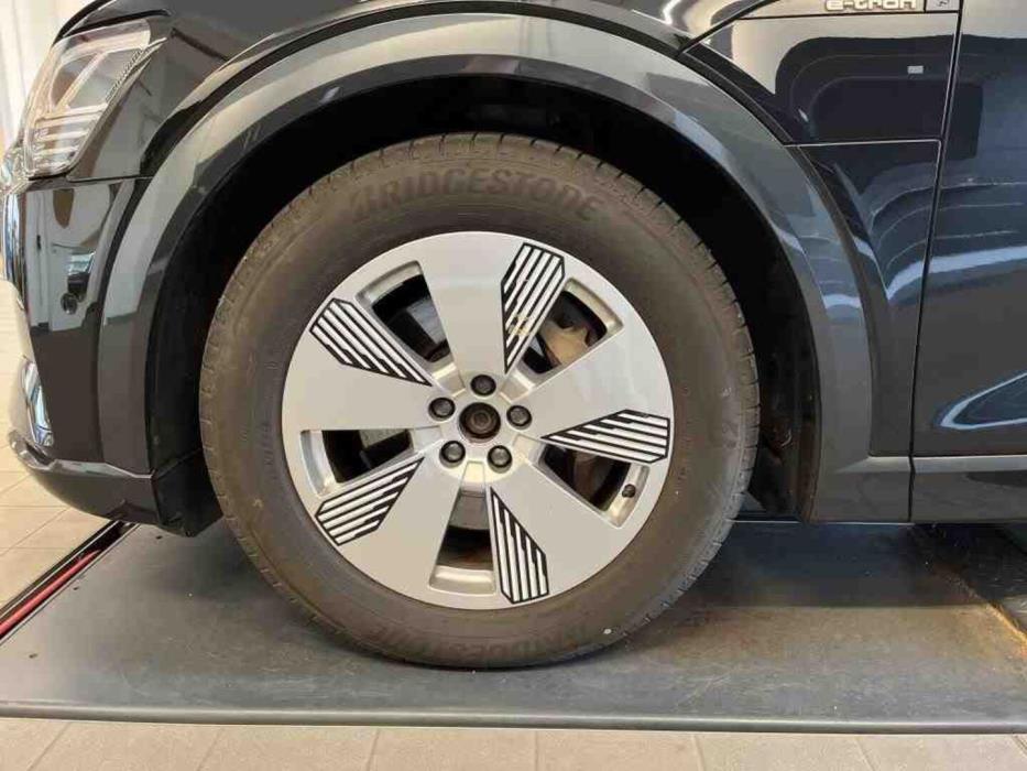 AUDI E-TRON 2022