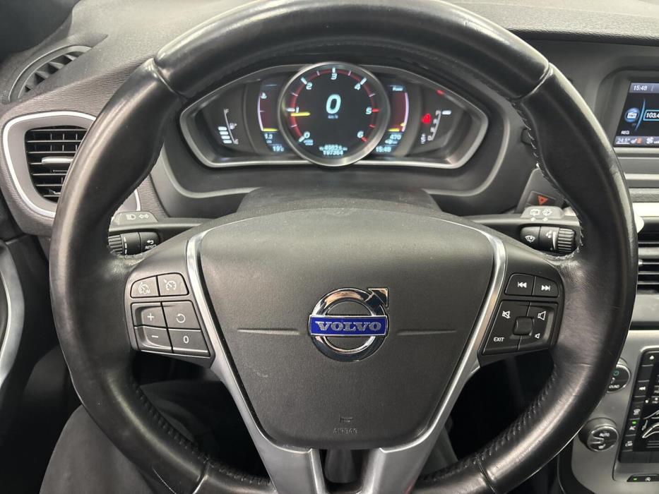 VOLVO V40 2015