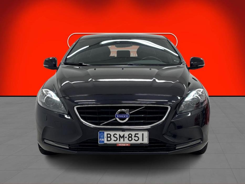 VOLVO V40 2015