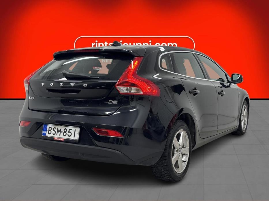 VOLVO V40 2015