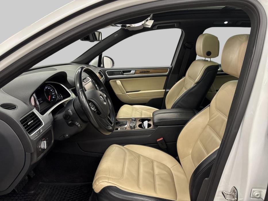 VOLKSWAGEN Touareg 2014
