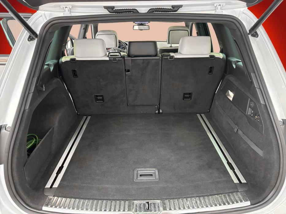 VOLKSWAGEN Touareg 2014