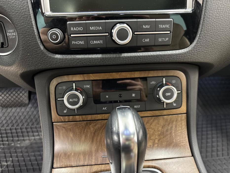 VOLKSWAGEN Touareg 2014