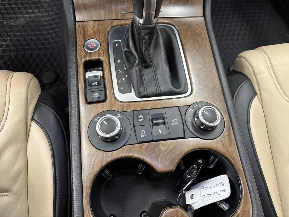 VOLKSWAGEN Touareg 2014