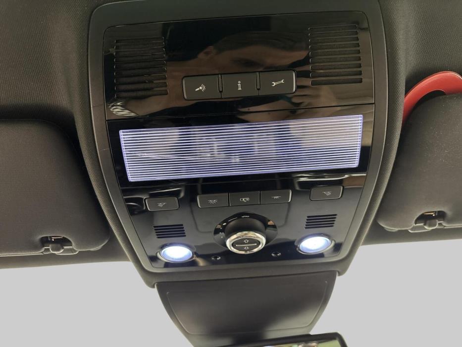 VOLKSWAGEN Touareg 2014