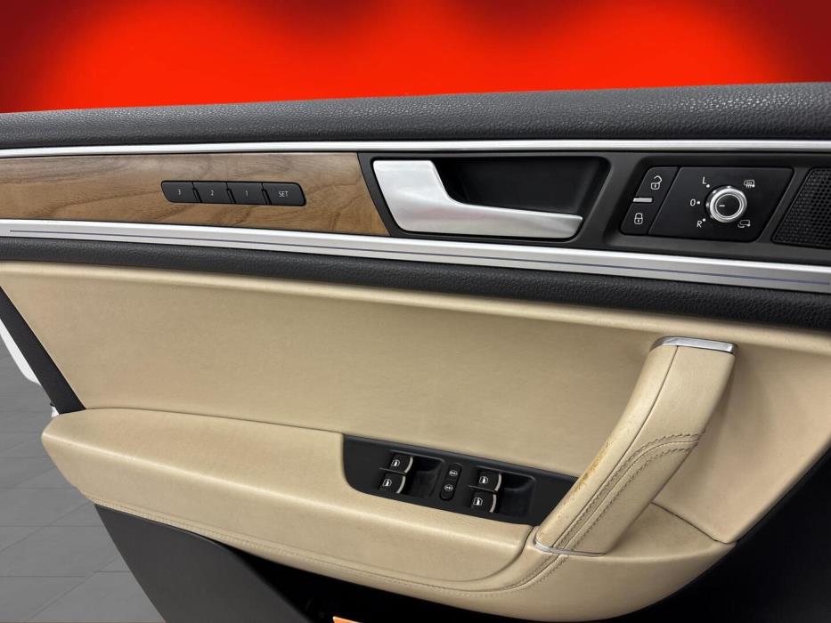 VOLKSWAGEN Touareg 2014