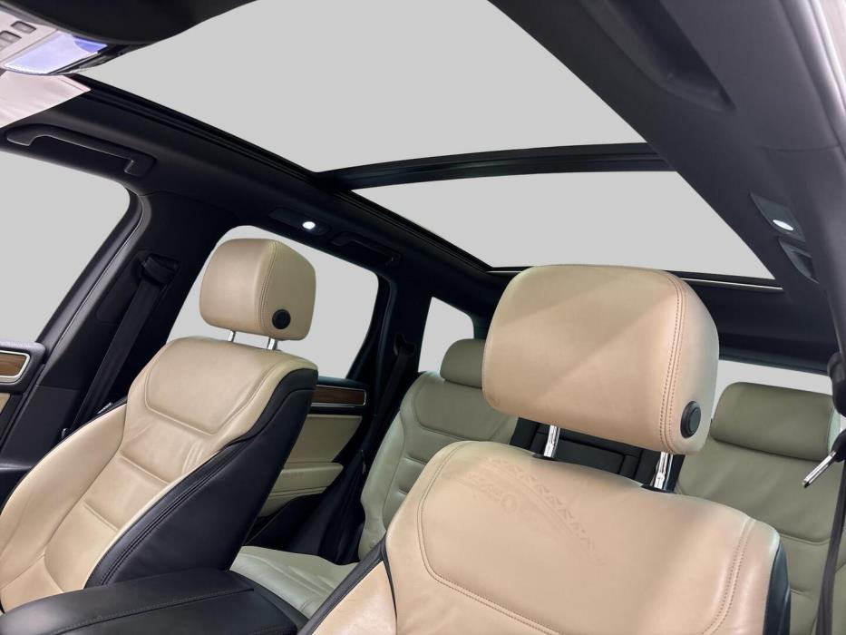 VOLKSWAGEN Touareg 2014