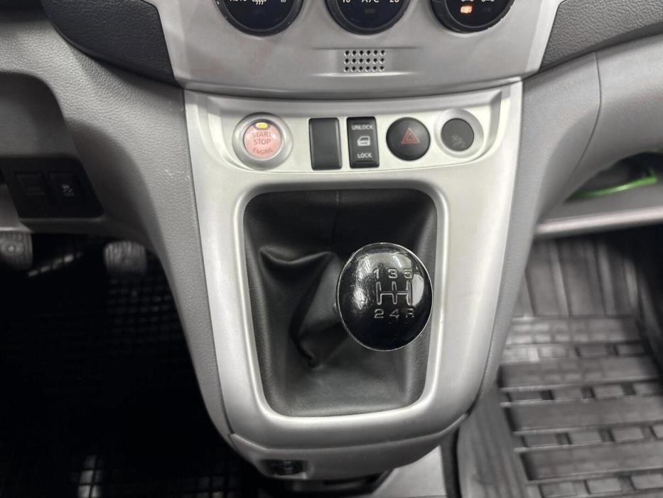 NISSAN NV200 2015