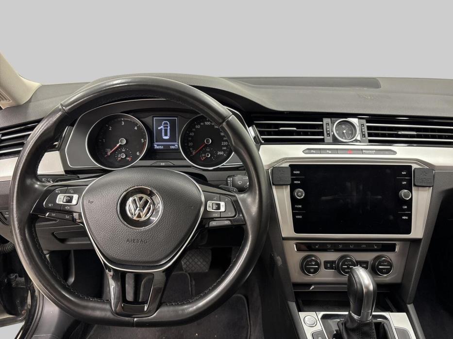 VOLKSWAGEN Passat 2019