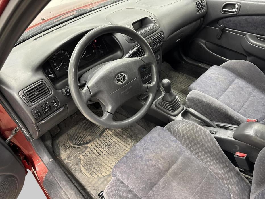 TOYOTA Corolla 2001