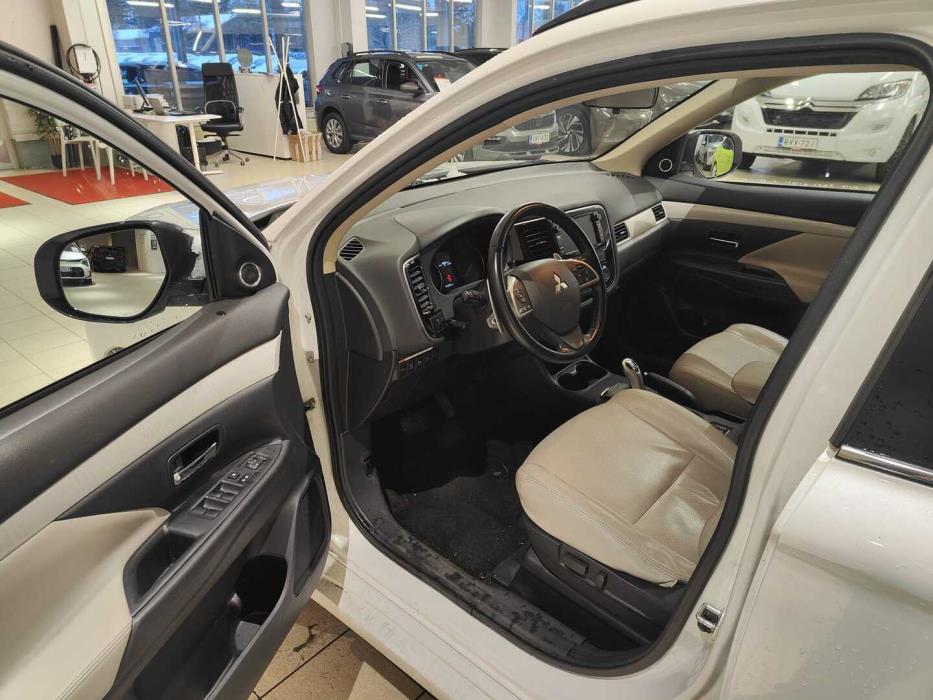 MITSUBISHI Outlander PHEV 2014