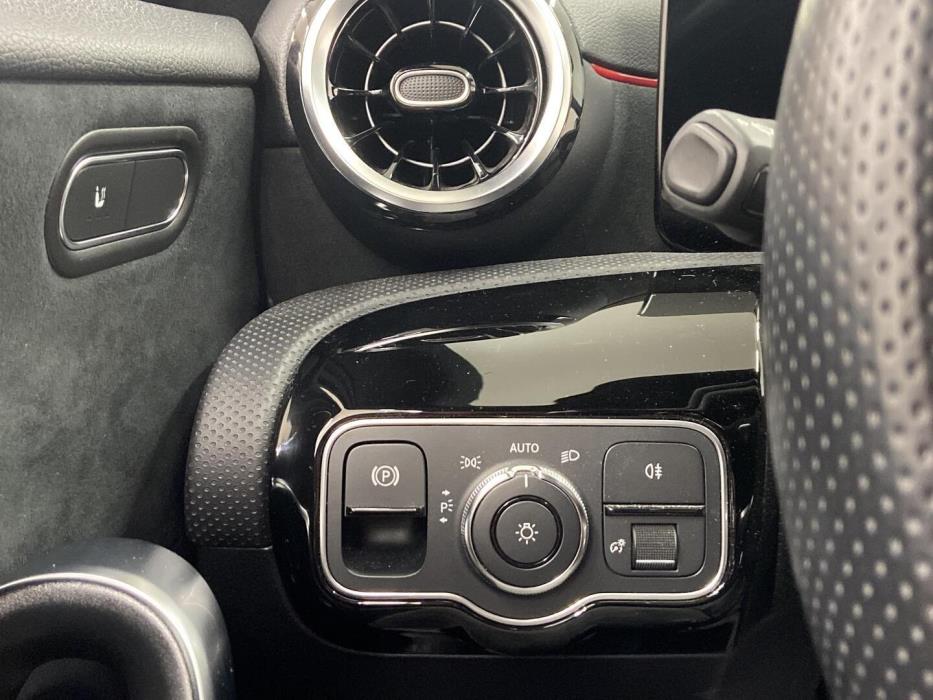 MERCEDES-BENZ A 2020
