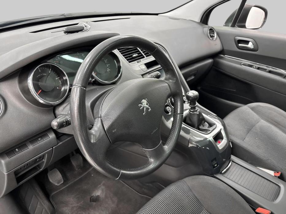 PEUGEOT 5008 2015