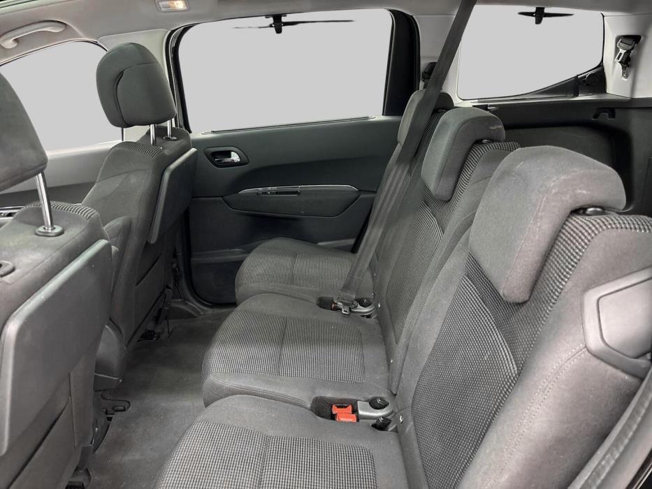 PEUGEOT 5008 2015