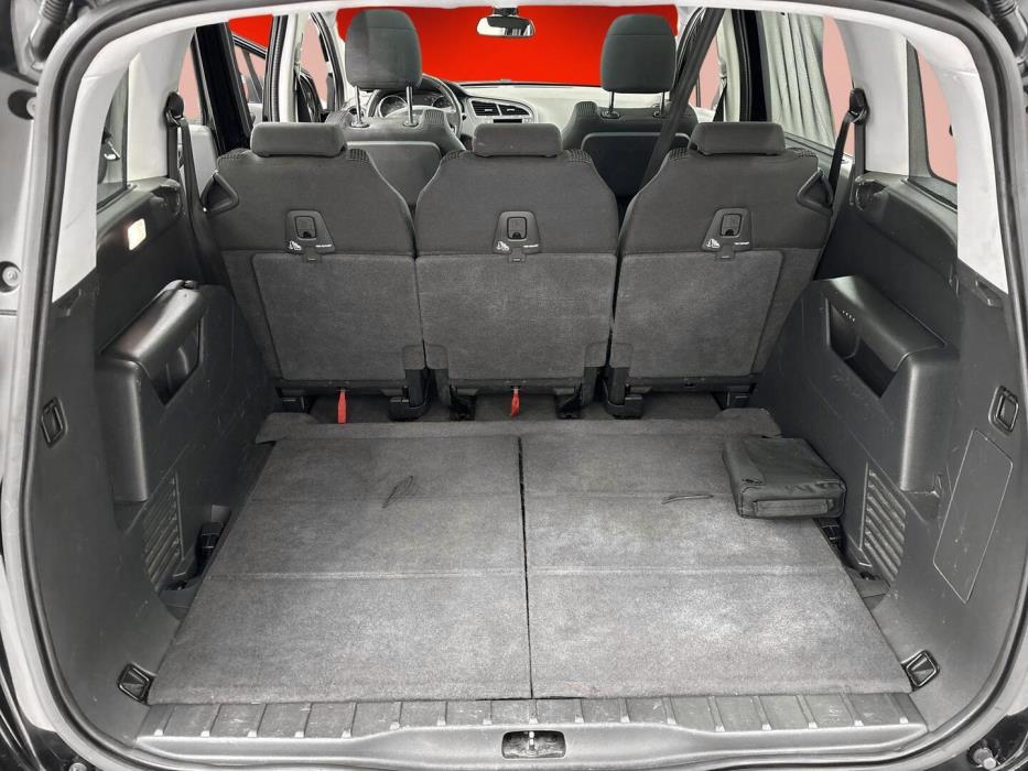 PEUGEOT 5008 2015