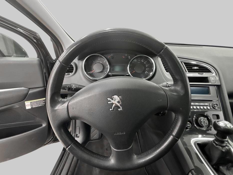 PEUGEOT 5008 2015