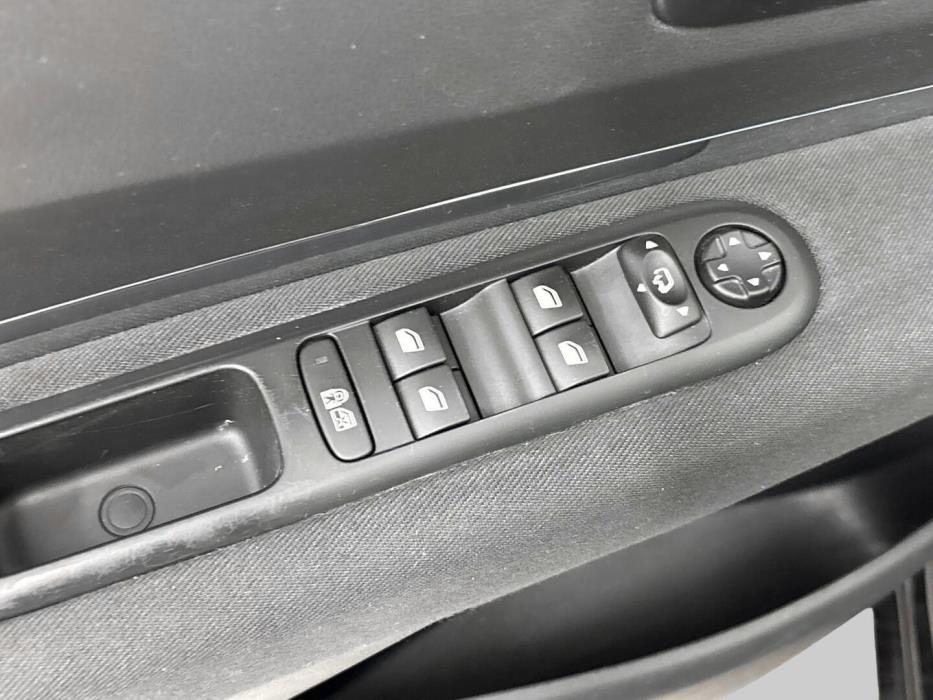 PEUGEOT 5008 2015