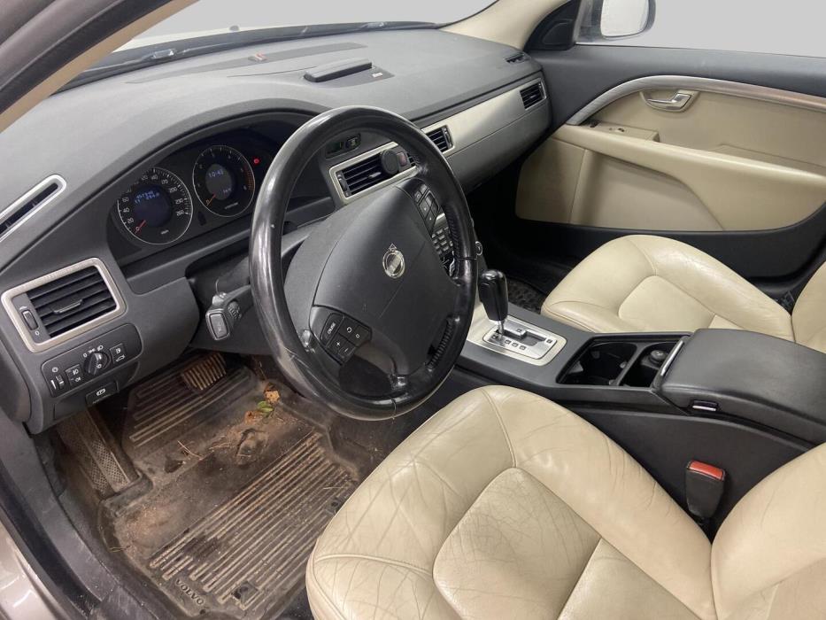 VOLVO V70 2008
