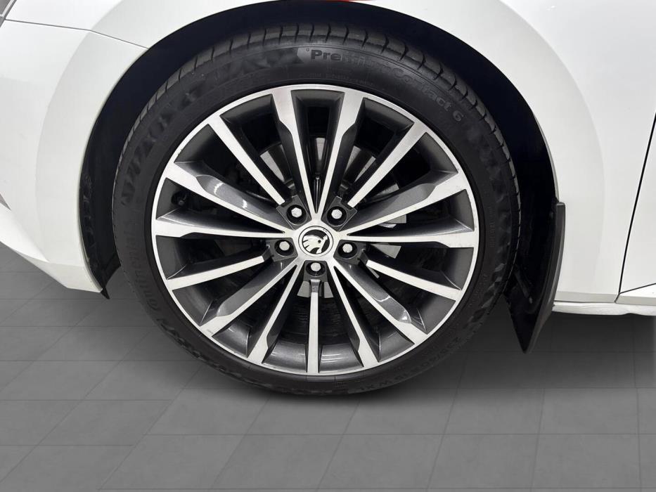 SKODA Superb 2016