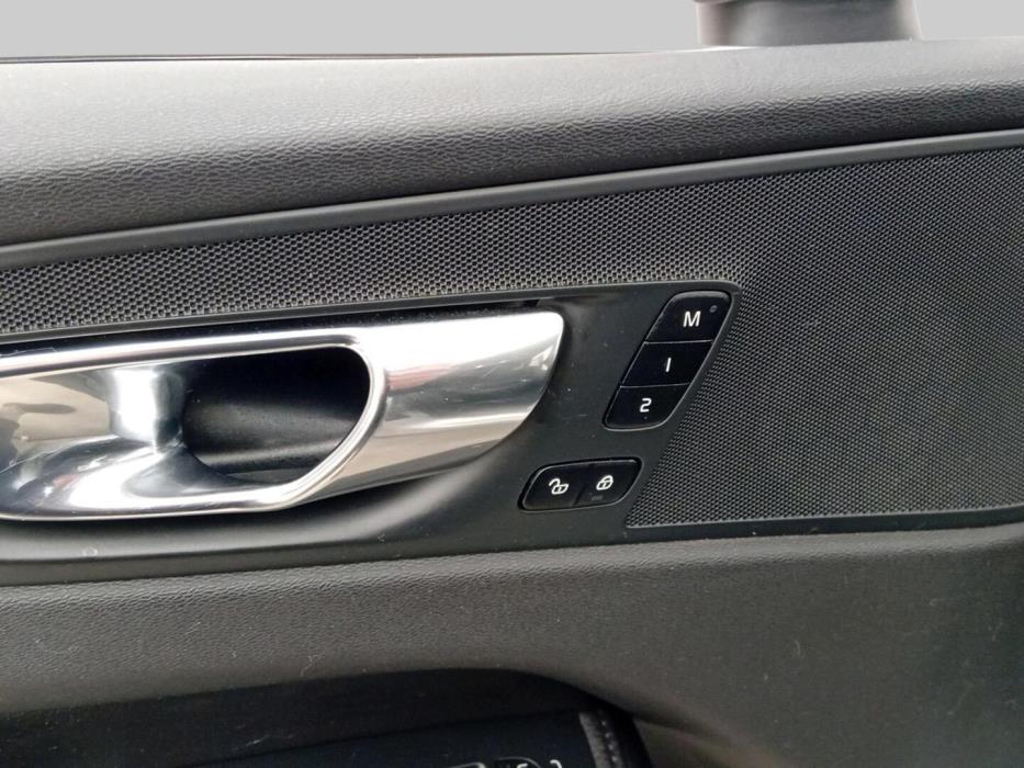VOLVO XC60 2019