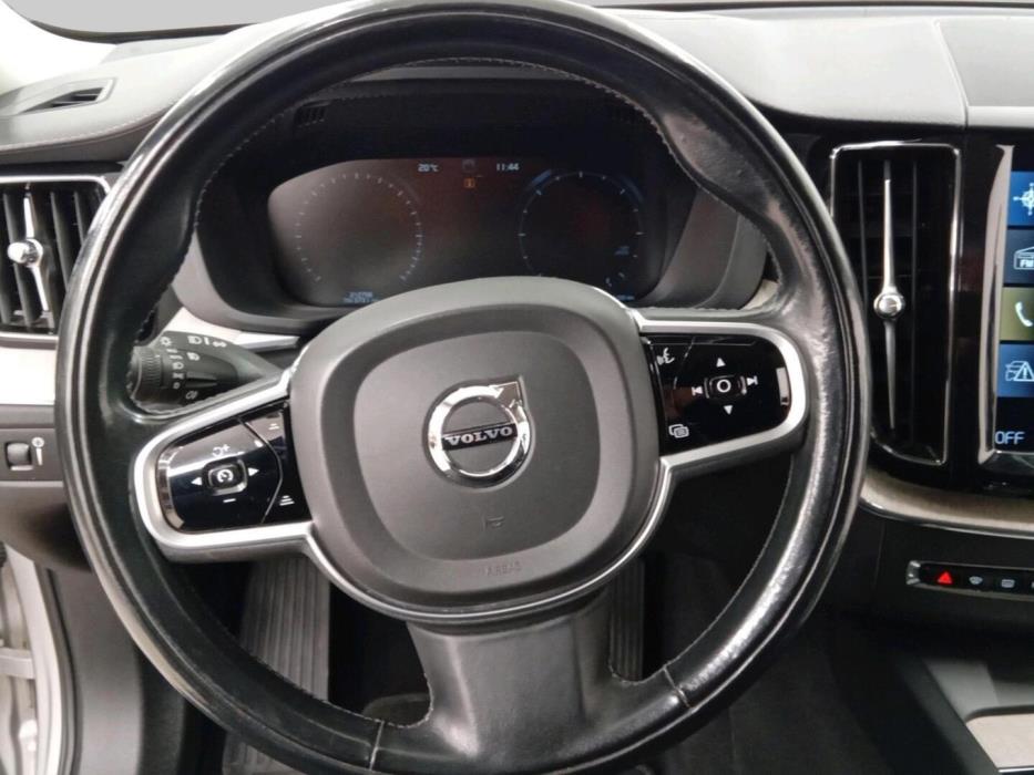 VOLVO XC60 2019