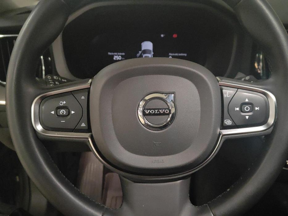 VOLVO XC60 2023