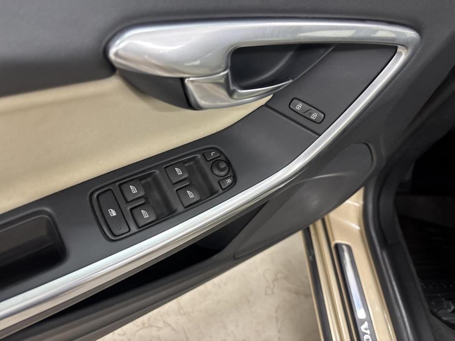 VOLVO S60 2011