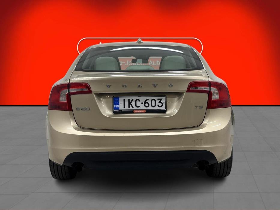 VOLVO S60 2011