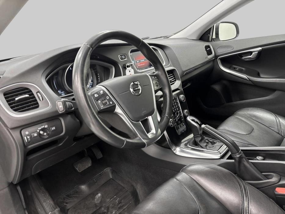 VOLVO V40 2017